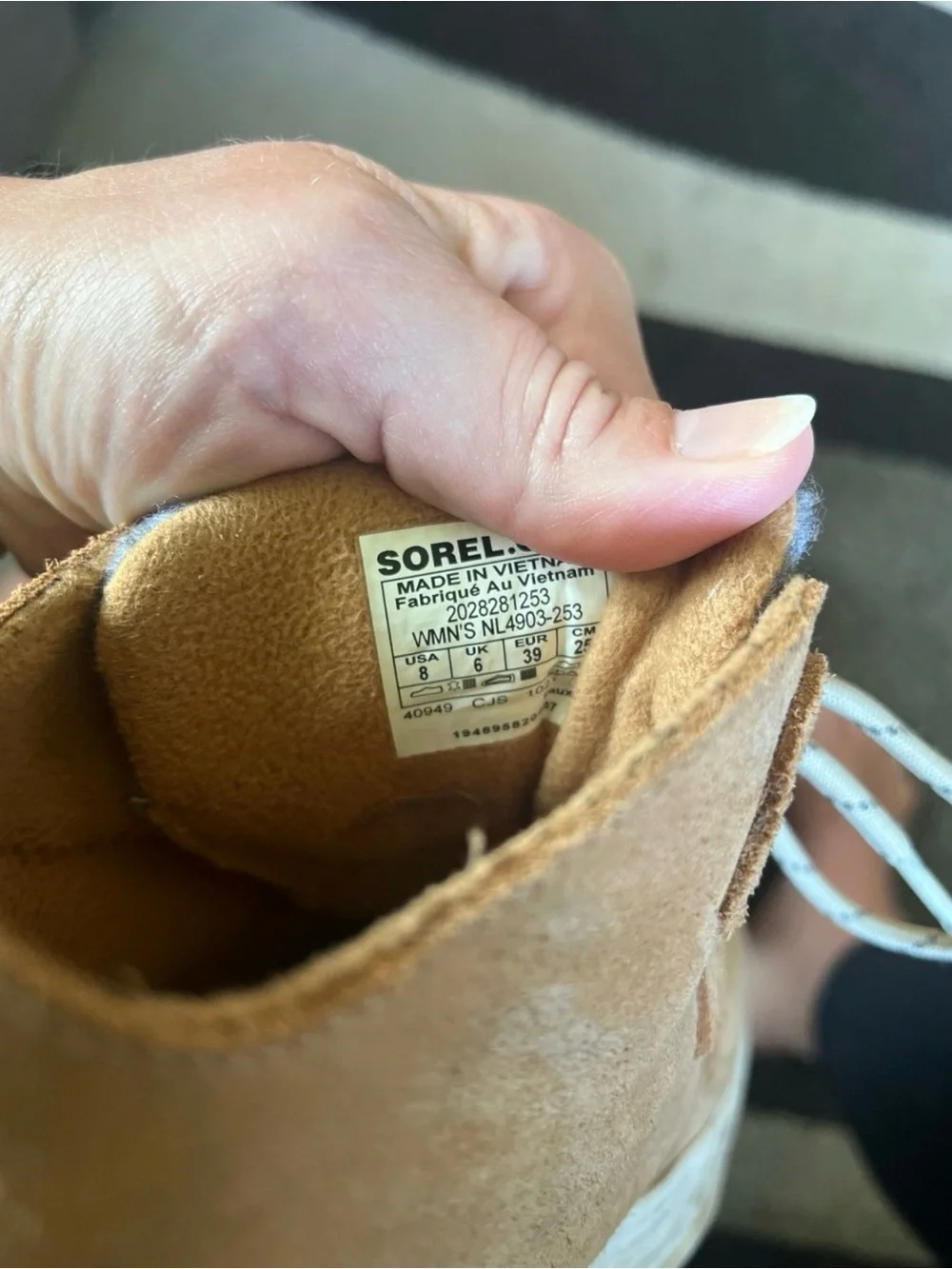 Sorel color tawny